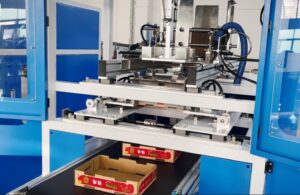 Rigid Box with Lid folding machine operating on the production line, with mechanical arms and conveyor belts working together to fold boxes automatically.