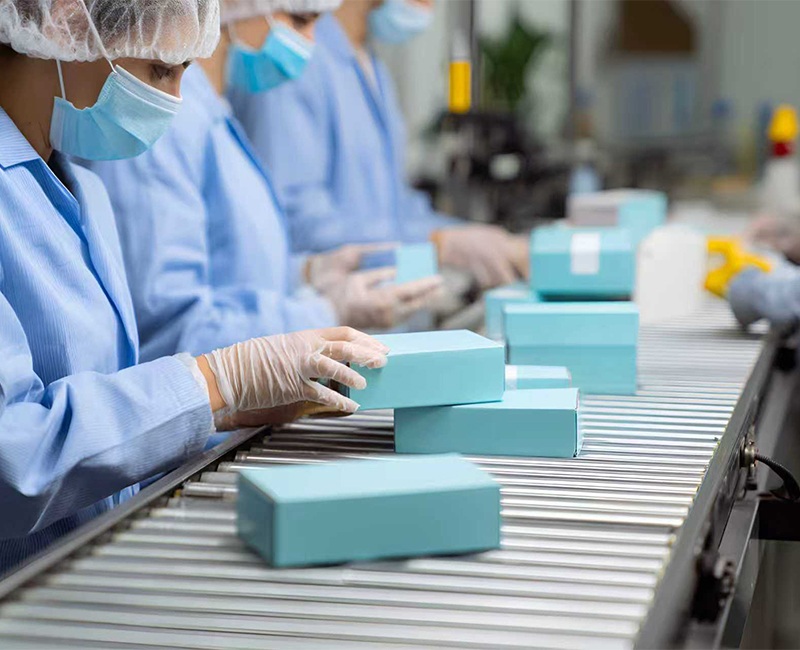 Standardized production scene of UBL packaging: Workers in clean uniforms and protective gear operating on the UBL packaging production line, processing UBL packaging products with professional packaging production equipment, demonstrating the standardized production capabilities of UBL packaging