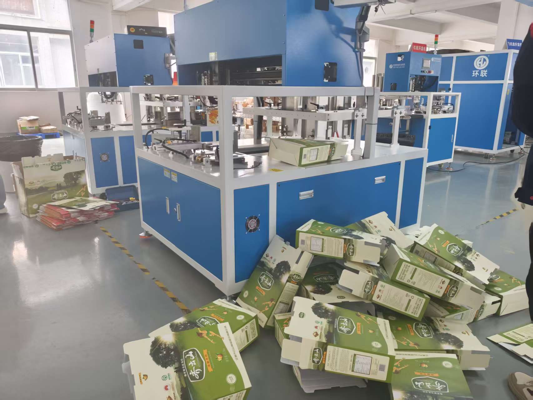 UBL carton folding machine in operation – directly folding green product cartons into shape