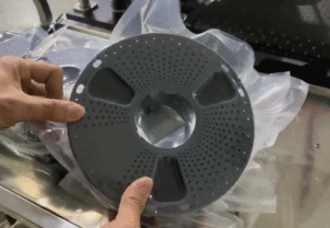 UBL filament packing: Vacuum-sealed 3D printing filament spool, showing the finished packaging result after automatic bagging and sealing.