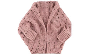 Automatic folding machine for knitwear and delicate fabrics, gentle handling for lace and open-knit garments