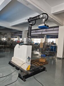 Collaborative robot palletizer with vacuum suction cups, automatic carton palletizing equipment for packaging line, robotic stacking workstation